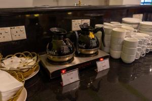 Příslušenství pro přípravu čaje a kávy v ubytování Citrus Hotel Johor Bahru by Compass Hospitality