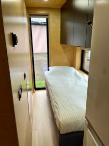 A bed or beds in a room at Modernt Attefallshus