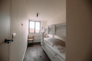 سرير أو أسرّة في غرفة في Sud d'Anvers