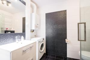 Kúpeľňa v ubytovaní Radziwillowska Old Town Deluxe Apartment WAWELOFTS