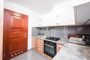 Kuchyňa alebo kuchynka v ubytovaní Radziwillowska Old Town Deluxe Apartment WAWELOFTS