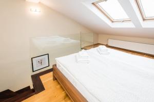 Posteľ alebo postele v izbe v ubytovaní Radziwillowska Old Town Deluxe Apartment WAWELOFTS