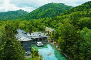 Peisaj natural din apropierea acestui ryokan
