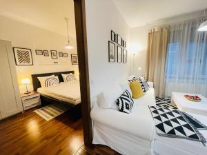 Posteľ alebo postele v izbe v ubytovaní Peony Székely Mihály Apartment - Free Garage