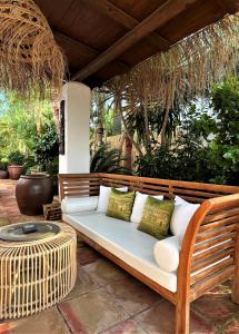 un sofá en un patio con mesa en VILLA SERENITY 3 Luxury boutique villa, en Sant Jordi