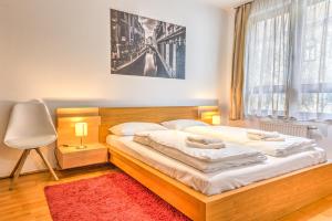 Posteľ alebo postele v izbe v ubytovaní Central Apartments