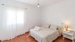 Łóżko lub łóżka w pokoju w obiekcie Casa Verde de Elena Benalauría by Ruralidays