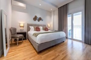 Ένα ή περισσότερα κρεβάτια σε δωμάτιο στο Phaedrus Living City Center Luxury Flat Neos Kosmos