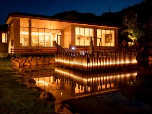 O grădină în afara Okujozankei Onsen Kasho Gyoen