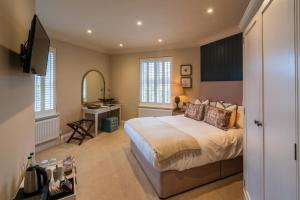 a bedroom with a bed and a desk and a mirror at The Rising Sun in Backwell