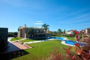 Bazén v ubytování Hotel Aires de l'Emporda nebo v jeho okolí