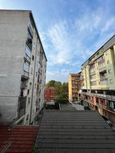 a view of two buildings in a parking lot at GLI EQUILIBRISTI in Cuneo