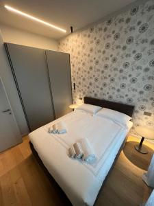 a bedroom with a bed with two towels on it at GLI EQUILIBRISTI in Cuneo