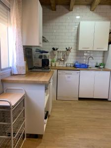 Kuchnia lub aneks kuchenny w obiekcie CASA RURAL LA HOJA EL VALLE