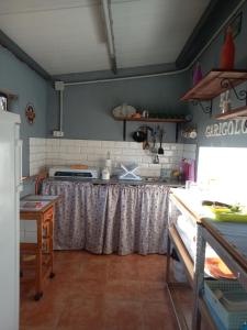 Kuchnia lub aneks kuchenny w obiekcie CASA RURAL LA HOJA EL VALLE