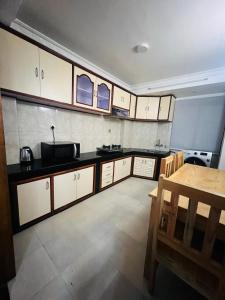Kuchyň nebo kuchyňský kout v ubytování Newa service apartment