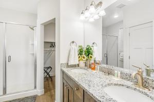 a bathroom with two sinks and a large mirror at Grandma Buddy's House in Garden City +17 photos