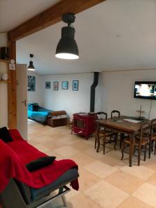 a living room with a table and a dining room at appartement meublé sur la route de Compostelle ! in Aire-sur-lʼAdour