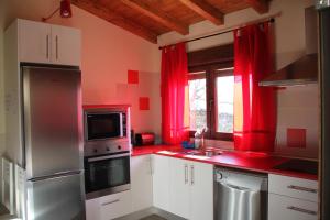 Kuchyň nebo kuchyňský kout v ubytování Casa Rural El Peral