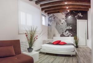 a bedroom with a bed and a painting on the wall at San Polo Design Apartments by Wonderful Italy in Venice