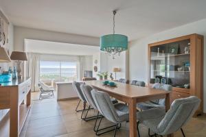 a kitchen and dining room with a table and chairs at Apartamentos Barcarola in Sant Feliu de Guixols