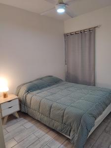 A bed or beds in a room at Amplio depto en PB con entrada independiente y doble cochera