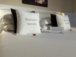 Cama ou camas em um quarto em B&B Baciami Ancora