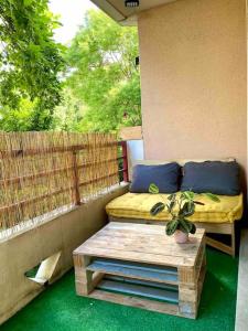 Posedenie v ubytovaní Mon cocoon toulousain cosy appartement idéalement situé