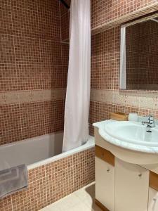 a bathroom with a sink and a toilet and a bath tub at Apartamento Hasta 4 Pax con Terraza in Soldeu