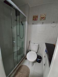 A bathroom at Aluguel Temporada - Smart Itapuã