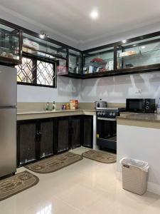 Galeriebild der Unterkunft Entire Island home with HighSpeed Internet and gated parking in Dapa