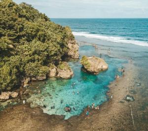 Galeriebild der Unterkunft Entire Island home with HighSpeed Internet and gated parking in Dapa + 18 Fotos