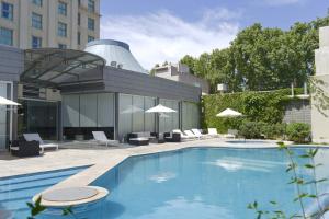 A piscina localizada em Mod Hotels Mendoza ou nos arredores