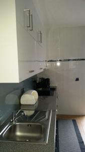 A kitchen or kitchenette at Casa Pinheiro Arcozelo Barcelos