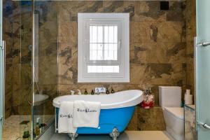 Kúpeľňa v ubytovaní weforyou 2 BEDROOMS PENTHOUSE AT MALAGA CENTER