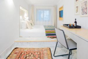 a bedroom with a bed and a desk with a chair at Dar Dorra in Tunis