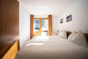 Postel nebo postele na pokoji v ubytování Duplex Apartment with Sauna and Garden in Zermatt