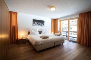Postel nebo postele na pokoji v ubytování Duplex Apartment with Sauna and Garden in Zermatt