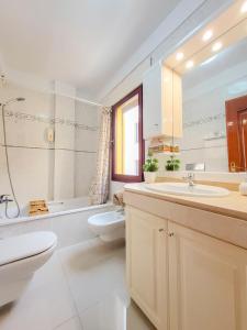 Kúpeľňa v ubytovaní MEDANO4YOU Red Mountain Sea View Holiday Home