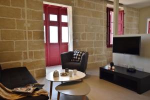 TV a/nebo společenská místnost v ubytování Lucky Star 403 by Vallettastay