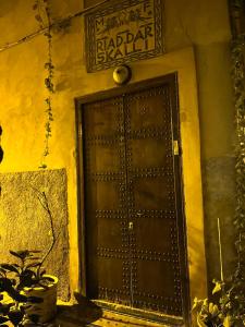 a door to a building with a sign above it at Riad Dar Skalli & SPA in Fès