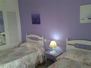 Säng eller sängar i ett rum på Apartamento la Fragata Nerja