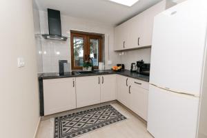 Kuchyňa alebo kuchynka v ubytovaní Apartament KARO 1 Karkonosze