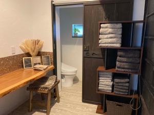 Baðherbergi á ENSO Residence 古民家一棟貸切宿 東近江市五個荘 ペット可 定員6名