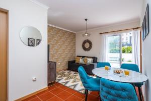 Posezení v ubytování Porto Moniz City Centre by Homie + 9 fotografií