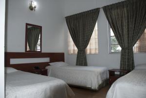 A bed or beds in a room at Hotel Bella Montaña
