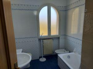 a bathroom with a sink and a tub and a toilet at Villa Angela 2 Santa Maria del Molise in Santa Maria del Molise +38 photos