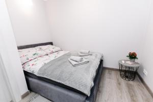 Łóżko lub łóżka w pokoju w obiekcie APARTAMENT KARO 2 Karkonosze