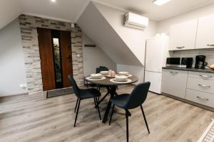 Kuchnia lub aneks kuchenny w obiekcie APARTAMENT KARO 2 Karkonosze