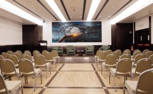 a conference room with chairs and a large screen at Best Western Plus Hotel Universo in Rome